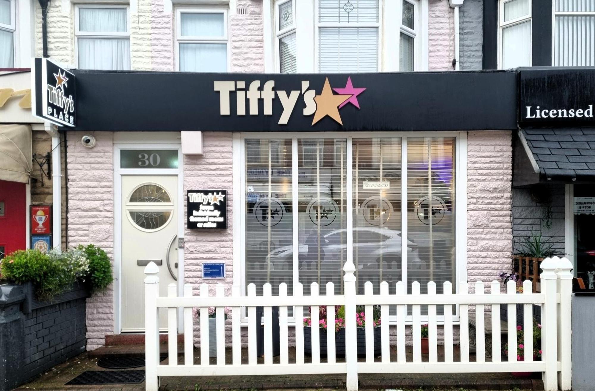 Tiffy'S Place Adult Guest House Blackpool Exterior photo